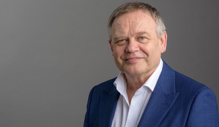 A portrait of Laurence Harbige