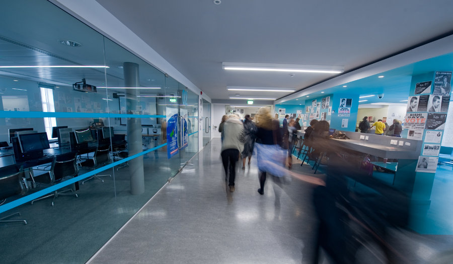 London Met Blue, Lounge
