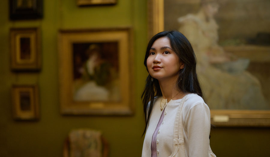 Socheata at Leighton House, London looking at paintings